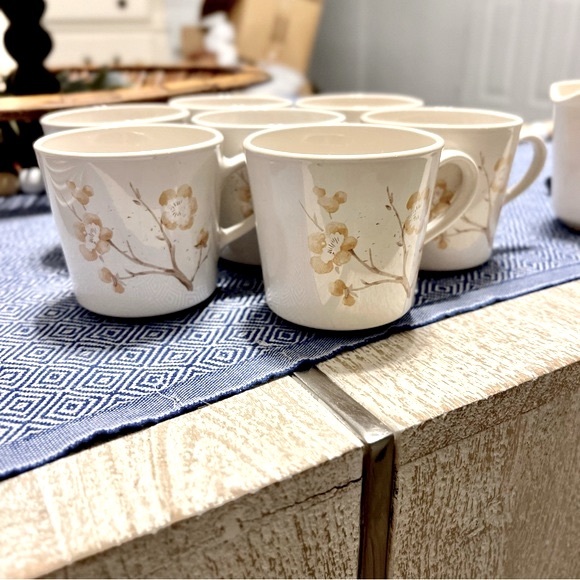 Corningware 8 plates, 1 Creamer 7 mugs Vintage China Blossom - Picture 2 of 12